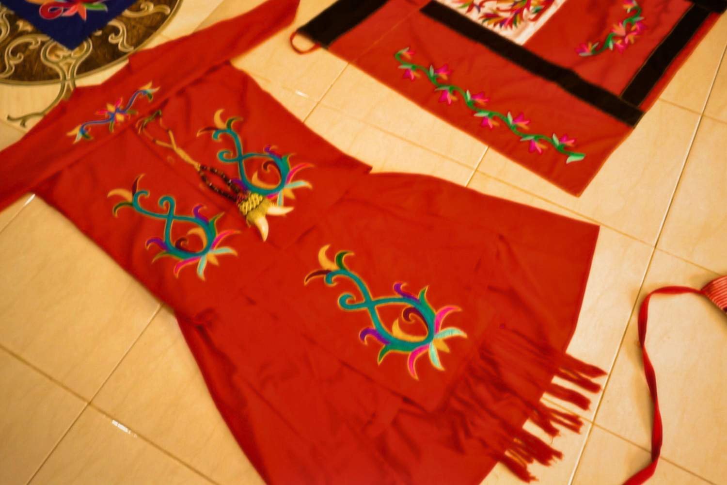 Baju Adat Tumpar Merah Pria